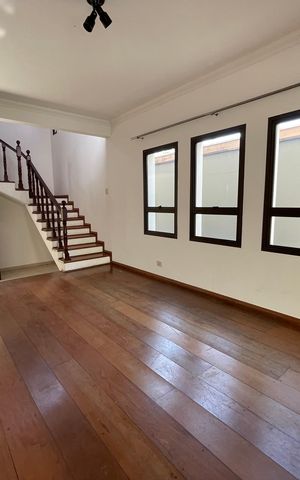 Casa para alugar com 351m², 4 quartos e 4 vagas Casa para alugar com 351m², 4 quartos e 4 vagasSala