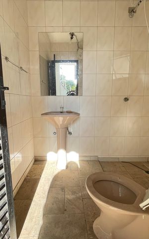 Casa para alugar com 351m², 4 quartos e 4 vagas Casa para alugar com 351m², 4 quartos e 4 vagasBanheiro piscina