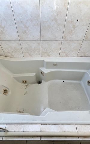 Casa para alugar com 351m², 4 quartos e 4 vagas Casa para alugar com 351m², 4 quartos e 4 vagasBanheiro