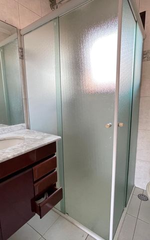 Casa para alugar com 351m², 4 quartos e 4 vagas Casa para alugar com 351m², 4 quartos e 4 vagasBanheiro 2
