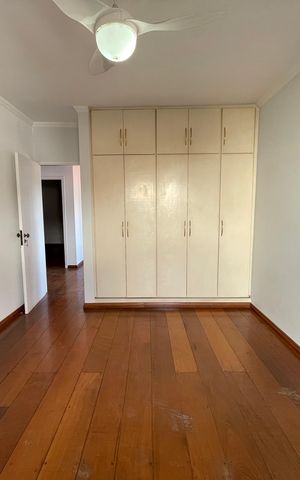 Casa para alugar com 351m², 4 quartos e 4 vagas Casa para alugar com 351m², 4 quartos e 4 vagasQuarto 1