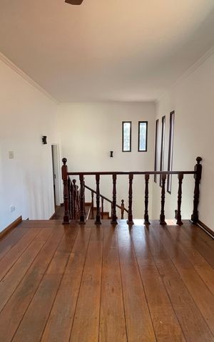 Casa para alugar com 351m², 4 quartos e 4 vagas Casa para alugar com 351m², 4 quartos e 4 vagasHall Quartos