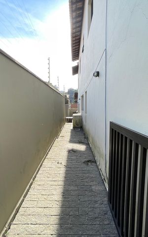 Casa para alugar com 351m², 4 quartos e 4 vagas Casa para alugar com 351m², 4 quartos e 4 vagasCorredor