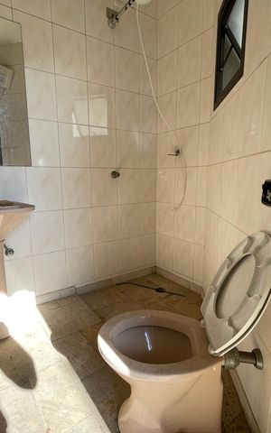 Casa para alugar com 351m², 4 quartos e 4 vagas Casa para alugar com 351m², 4 quartos e 4 vagasBanheiro piscina