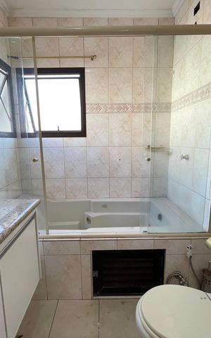 Casa para alugar com 351m², 4 quartos e 4 vagas Casa para alugar com 351m², 4 quartos e 4 vagasBanheiro