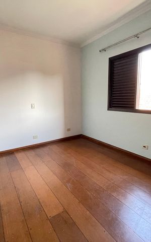 Casa para alugar com 351m², 4 quartos e 4 vagas Casa para alugar com 351m², 4 quartos e 4 vagasQuarto 2