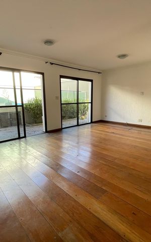 Casa para alugar com 351m², 4 quartos e 4 vagas Casa para alugar com 351m², 4 quartos e 4 vagasSala