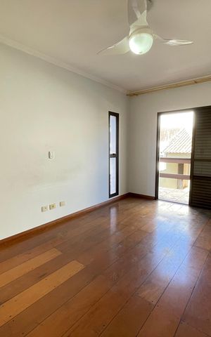 Casa para alugar com 351m², 4 quartos e 4 vagas Casa para alugar com 351m², 4 quartos e 4 vagasQuarto 1