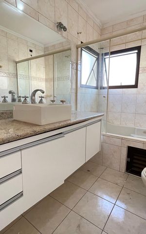 Casa para alugar com 351m², 4 quartos e 4 vagas Casa para alugar com 351m², 4 quartos e 4 vagasBanheiro