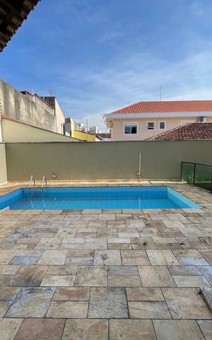 Casa para alugar com 351m², 4 quartos e 4 vagas Casa para alugar com 351m², 4 quartos e 4 vagasPiscina