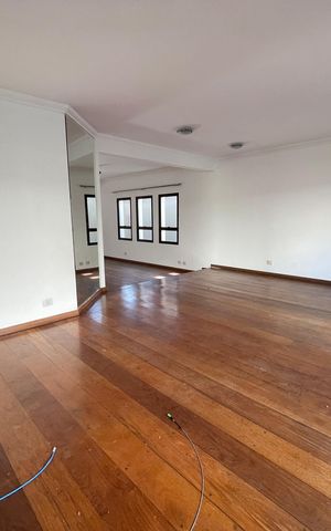 Casa para alugar com 351m², 4 quartos e 4 vagas Casa para alugar com 351m², 4 quartos e 4 vagasSala