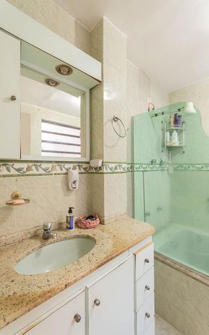 Casa à venda com 198m², 4 quartos e 1 vagaBanheiro