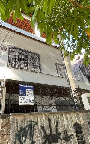 Casa à venda com 198m², 4 quartos e 1 vaga Casa à venda com 198m², 4 quartos e 1 vagaFachada