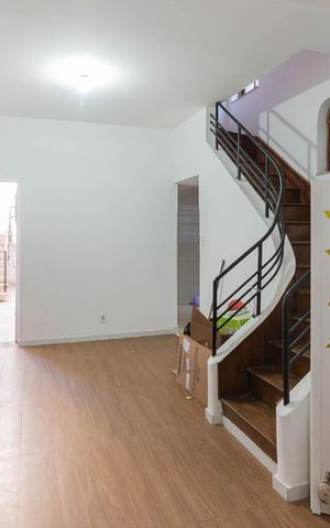 Casa à venda com 198m², 4 quartos e 1 vagaSala