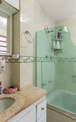 Casa à venda com 198m², 4 quartos e 1 vagaBanheiro