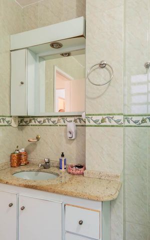 Casa à venda com 198m², 4 quartos e 1 vagaBanheiro