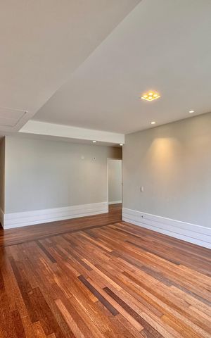 Apartamento à venda com 436m², 4 quartos e 2 vagas Apartamento à venda com 436m², 4 quartos e 2 vagasHall Íntimo