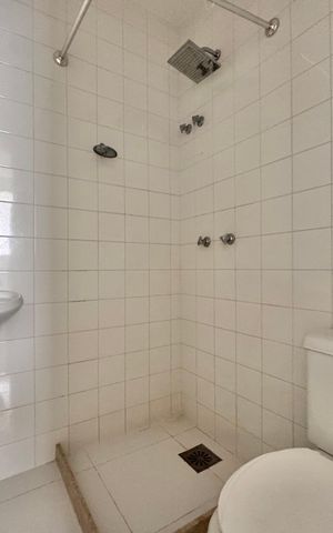 Apartamento à venda com 436m², 4 quartos e 2 vagas Apartamento à venda com 436m², 4 quartos e 2 vagasÁrea de Serviço