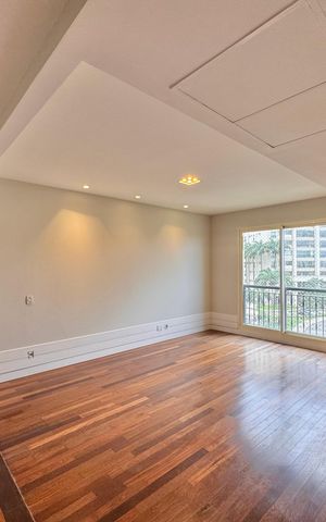Apartamento à venda com 436m², 4 quartos e 2 vagas Apartamento à venda com 436m², 4 quartos e 2 vagasHall Íntimo