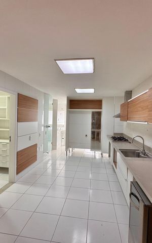 Apartamento à venda com 436m², 4 quartos e 2 vagas Apartamento à venda com 436m², 4 quartos e 2 vagasCozinha