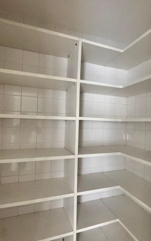 Apartamento à venda com 436m², 4 quartos e 2 vagas Apartamento à venda com 436m², 4 quartos e 2 vagasÁrea de Serviço