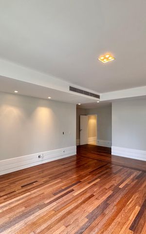Apartamento à venda com 436m², 4 quartos e 2 vagas Apartamento à venda com 436m², 4 quartos e 2 vagasHall Íntimo