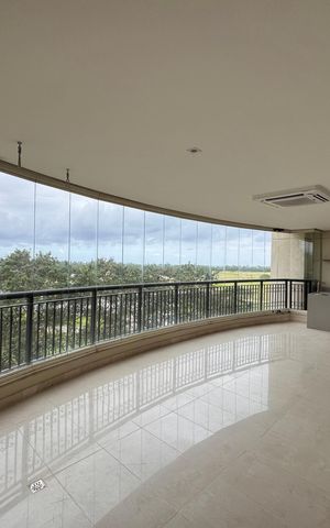 Apartamento à venda com 436m², 4 quartos e 2 vagas Apartamento à venda com 436m², 4 quartos e 2 vagasVaranda
