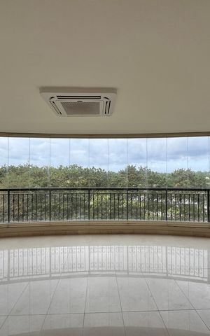 Apartamento à venda com 436m², 4 quartos e 2 vagas Apartamento à venda com 436m², 4 quartos e 2 vagasVaranda