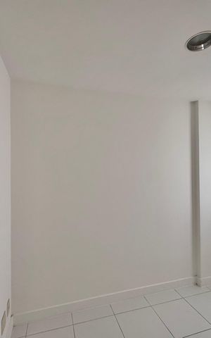 Apartamento à venda com 436m², 4 quartos e 2 vagas Apartamento à venda com 436m², 4 quartos e 2 vagasÁrea de Serviço