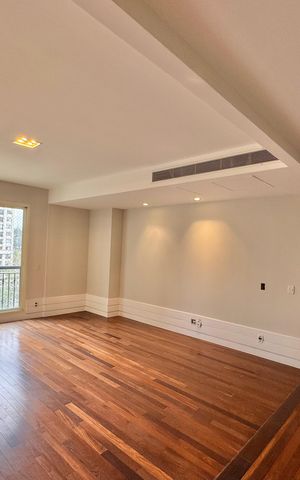 Apartamento à venda com 436m², 4 quartos e 2 vagas Apartamento à venda com 436m², 4 quartos e 2 vagasHall Íntimo
