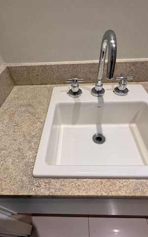 Apartamento à venda com 436m², 4 quartos e 2 vagas Apartamento à venda com 436m², 4 quartos e 2 vagasSuíte 2 - Banheiro