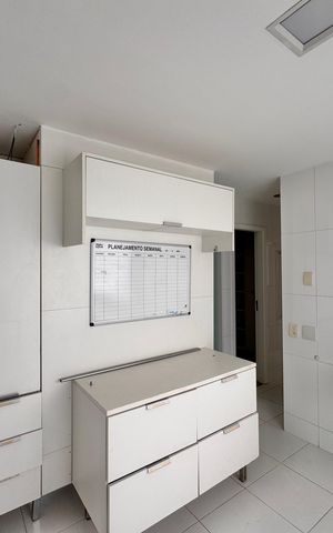 Apartamento à venda com 436m², 4 quartos e 2 vagas Apartamento à venda com 436m², 4 quartos e 2 vagasÁrea de Serviço