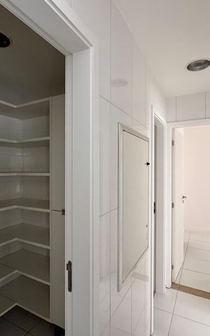 Apartamento à venda com 436m², 4 quartos e 2 vagas Apartamento à venda com 436m², 4 quartos e 2 vagasÁrea de Serviço