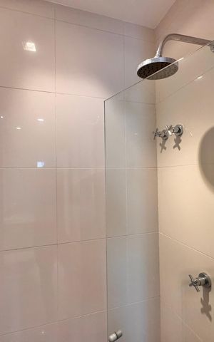 Apartamento à venda com 436m², 4 quartos e 2 vagas Apartamento à venda com 436m², 4 quartos e 2 vagasSuíte 2 - Banheiro