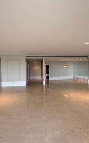 Apartamento à venda com 436m², 4 quartos e 2 vagas Apartamento à venda com 436m², 4 quartos e 2 vagasSala