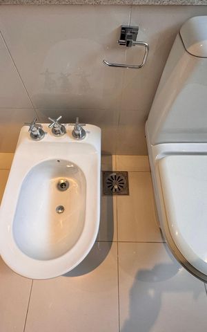 Apartamento à venda com 436m², 4 quartos e 2 vagas Apartamento à venda com 436m², 4 quartos e 2 vagasSuíte 3 - Banheiro