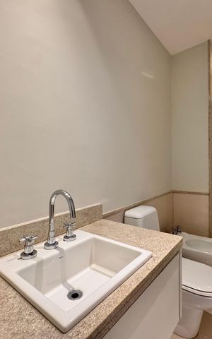 Apartamento à venda com 436m², 4 quartos e 2 vagas Apartamento à venda com 436m², 4 quartos e 2 vagasSuíte 2 - Banheiro