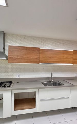 Apartamento à venda com 436m², 4 quartos e 2 vagas Apartamento à venda com 436m², 4 quartos e 2 vagasCozinha