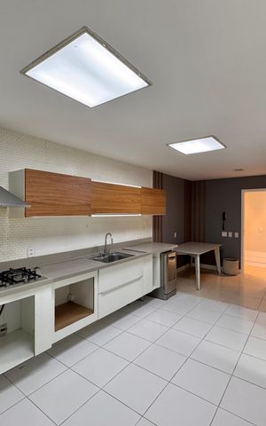 Apartamento à venda com 436m², 4 quartos e 2 vagas Apartamento à venda com 436m², 4 quartos e 2 vagasCozinha