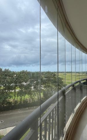 Apartamento à venda com 436m², 4 quartos e 2 vagas Apartamento à venda com 436m², 4 quartos e 2 vagasVaranda