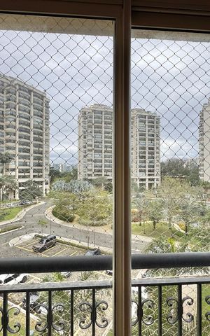 Apartamento à venda com 436m², 4 quartos e 2 vagas Apartamento à venda com 436m², 4 quartos e 2 vagasHall Íntimo - Vista