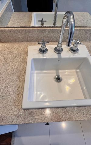 Apartamento à venda com 436m², 4 quartos e 2 vagas Apartamento à venda com 436m², 4 quartos e 2 vagasSuíte 3 - Banheiro
