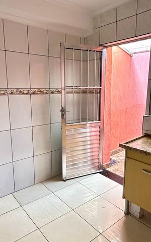 Casa à venda com 133m², 2 quartos e 2 vagas Casa à venda com 133m², 2 quartos e 2 vagasCozinha