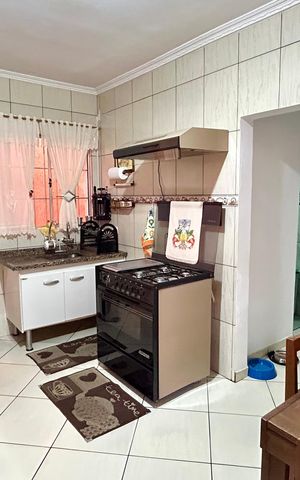 Casa à venda com 133m², 2 quartos e 2 vagas Casa à venda com 133m², 2 quartos e 2 vagasCozinha