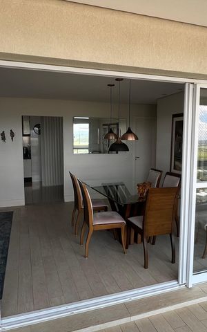 Apartamento à venda com 140m², 4 quartos e 2 vagas Apartamento à venda com 140m², 4 quartos e 2 vagasVaranda