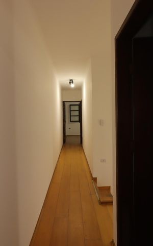 Casa à venda com 177m², 3 quartos e 2 vagasCorredor segundo piso