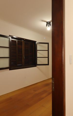 Casa à venda com 177m², 3 quartos e 2 vagasCorredor segundo piso