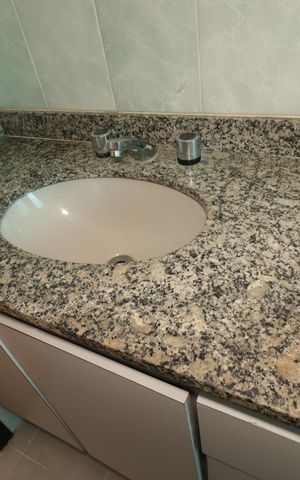 Casa à venda com 177m², 3 quartos e 2 vagasBanheiro da Suíte - Pia