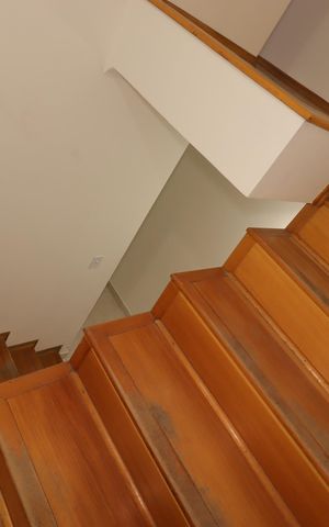 Casa à venda com 177m², 3 quartos e 2 vagasEscada