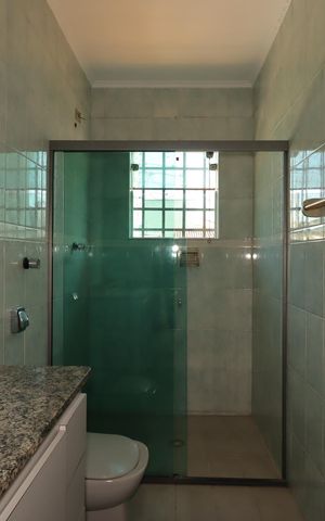 Casa à venda com 177m², 3 quartos e 2 vagasBanheiro da Suíte
